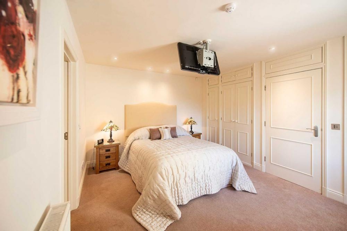 Cotswold_Perfumery_Flat1_Bedroom_3W_copy_1_copy_1