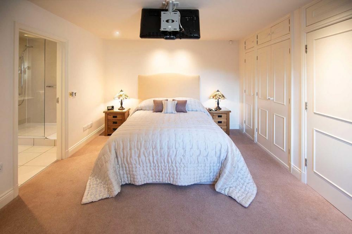 Cotswold_Perfumery_Flat1_Bedroom_4W_copy_1_copy_1